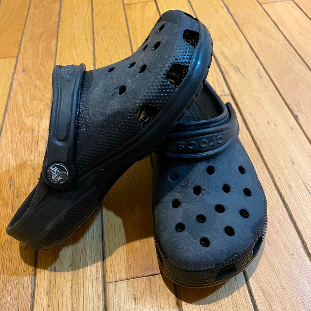 Kids crocs size 3